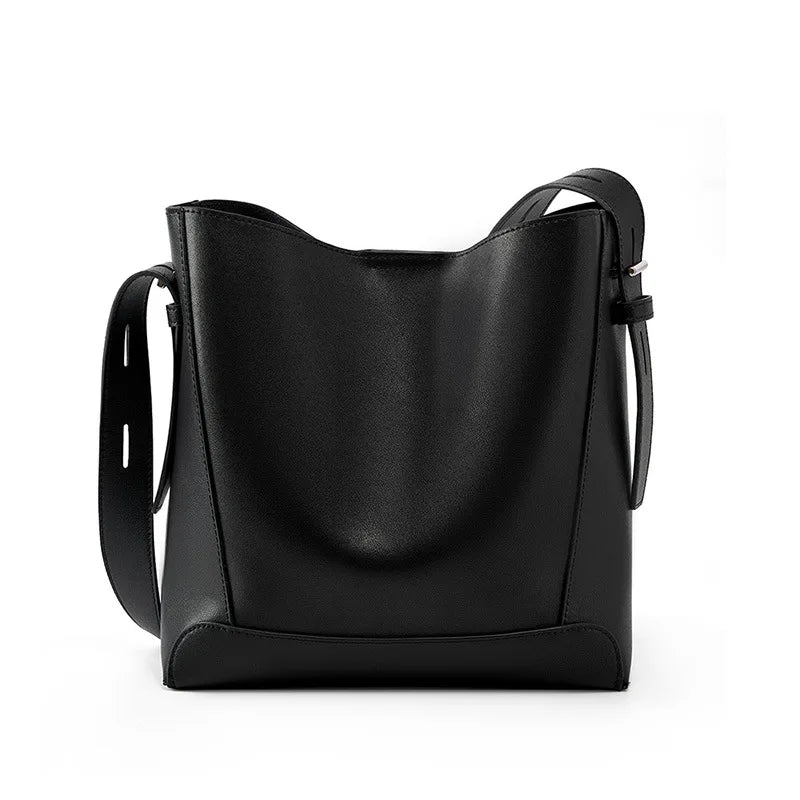 Bolsa-Feminina-de-Ombro-em-Couro-Modelo-casual-03