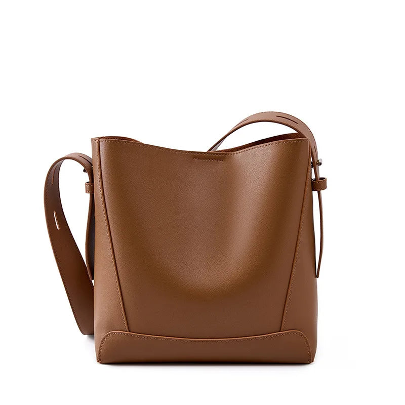 Bolsa-Feminina-de-Ombro-em-Couro-Modelo-casual-05
