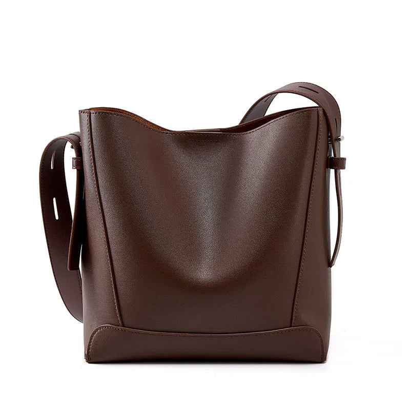 Bolsa-Feminina-de-Ombro-em-Couro-Modelo-casual-06