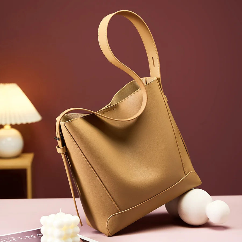 Bolsa-Feminina-de-Ombro-em-Couro-Modelo-casual-07