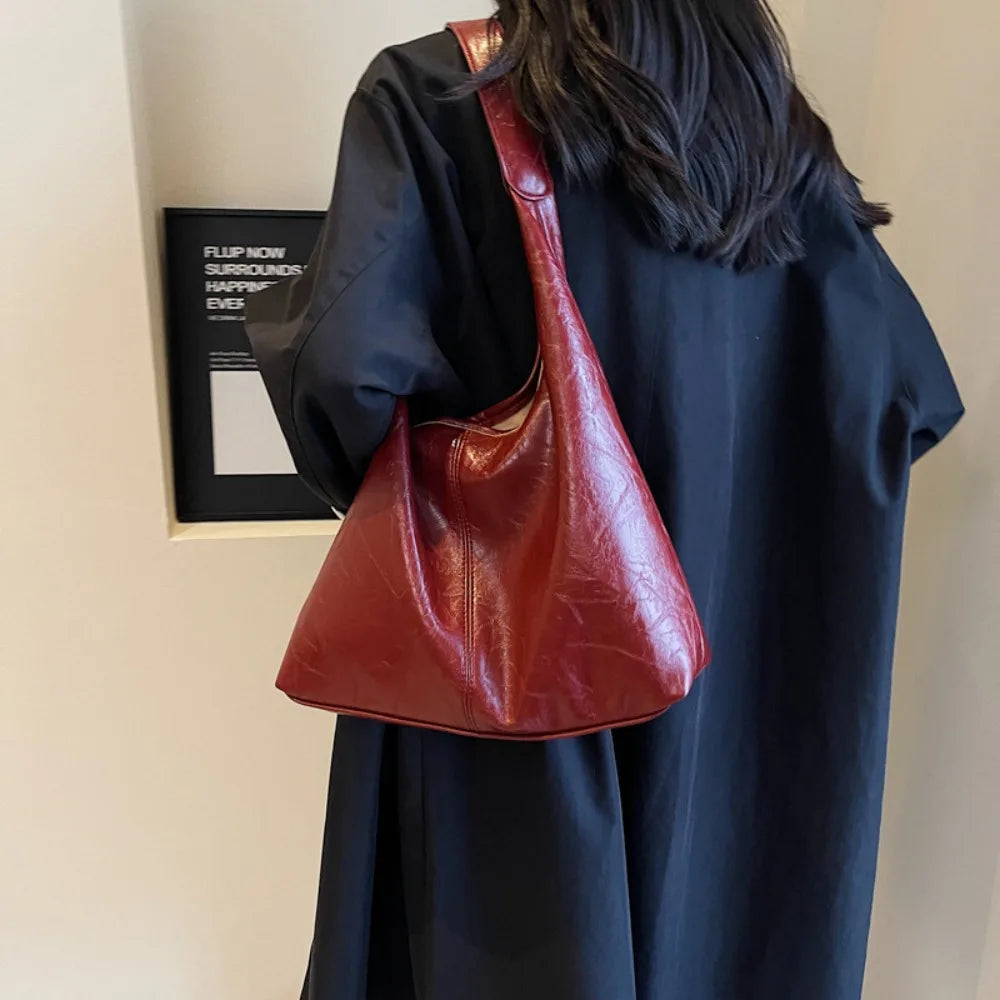 Bolsa Hobo Couro de Alça Grande - Feminina