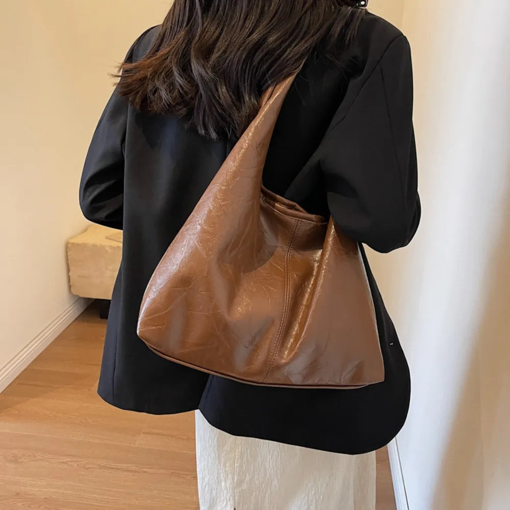 Bolsa Hobo Couro de Alça Grande - Feminina