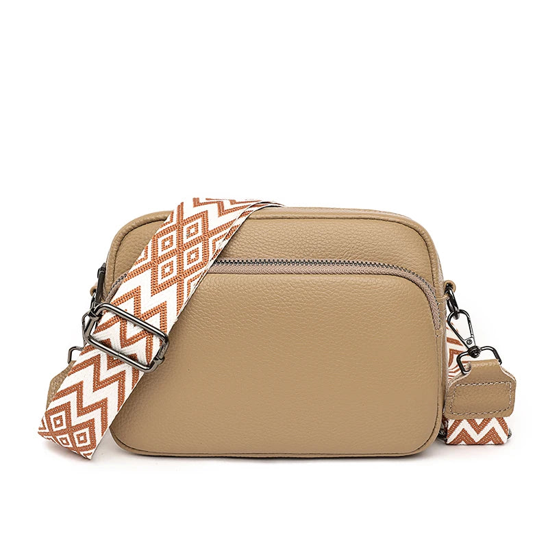Bolsa-Tiracolo-Feminina-Modelo-Zahara-Couro-07